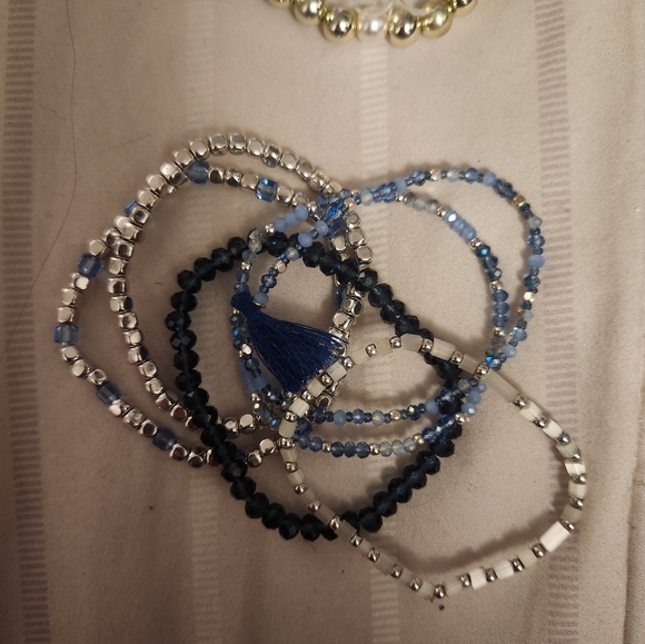 Mixed Bracelets - Picture 4 of 12